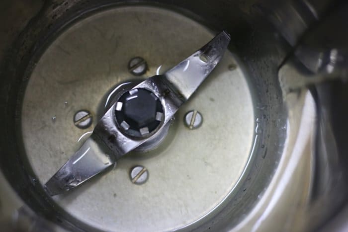 Lemon juice in a blender jar