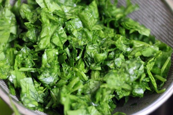 Cleaned and finely chopped spinach leaves