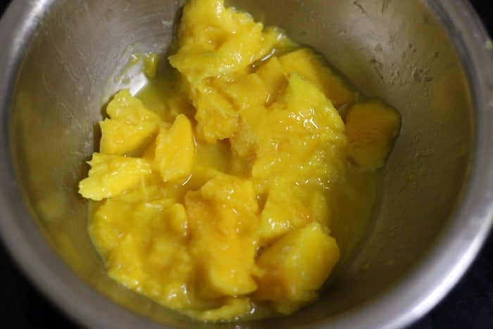chopped mangoes