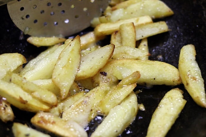 fried potatoes for beans aloo curry