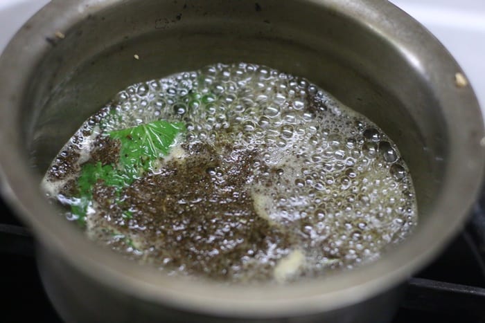 preparing mint tea recipe