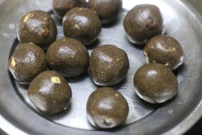 preparing ragi ladoo