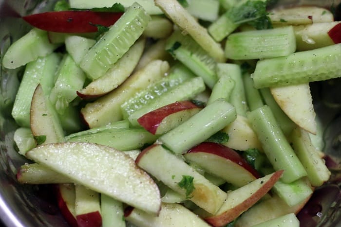 apple cucumber salad recipe preparation