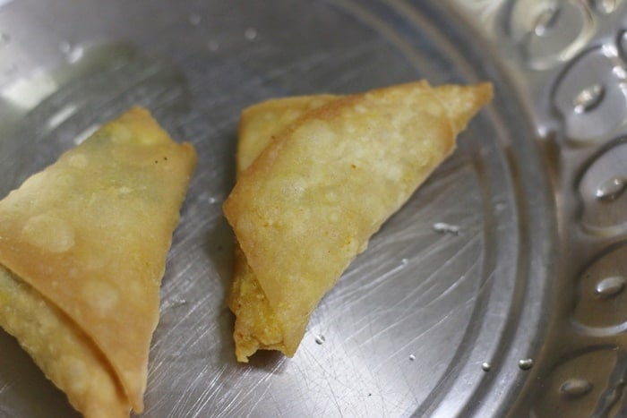 golden deep fried samosa