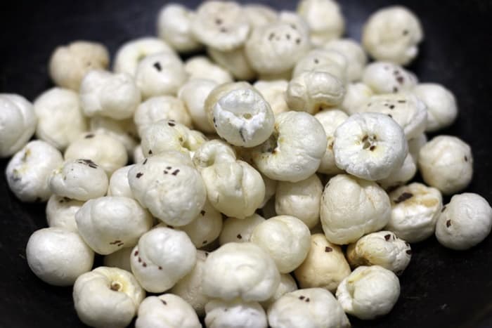 roasting makhane in ghee for kheer 