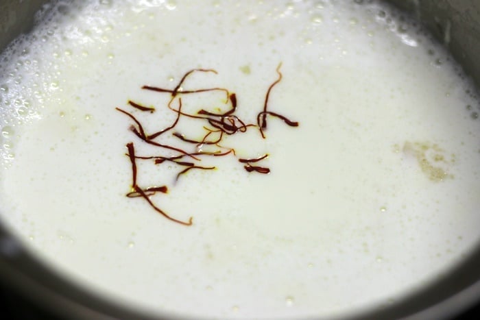 boiled milk for makhana kheer