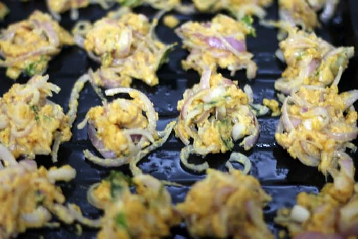 baked onion pakodas