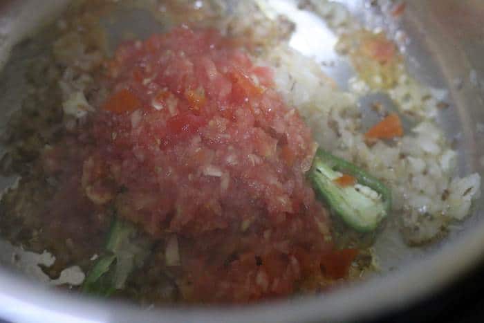 sauteing tomato and spice powders