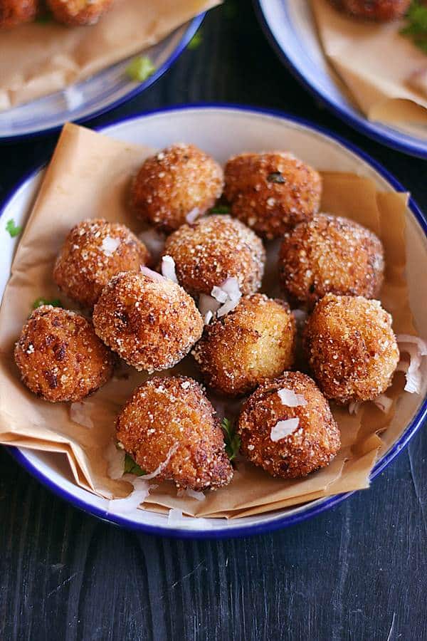 crispy cauliflower nuggets served for snacks