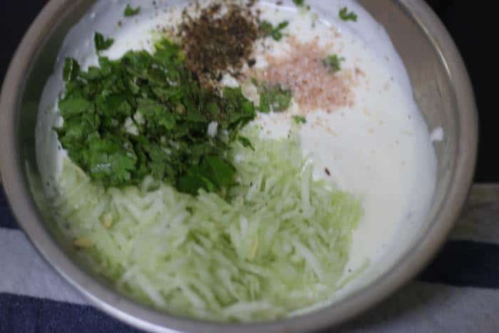 ingredients for tzatziki sauce