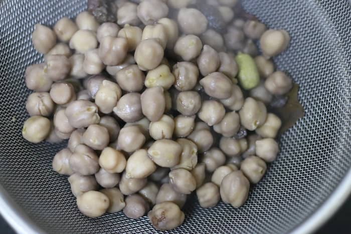cooked chickpeas for making amritsari chole