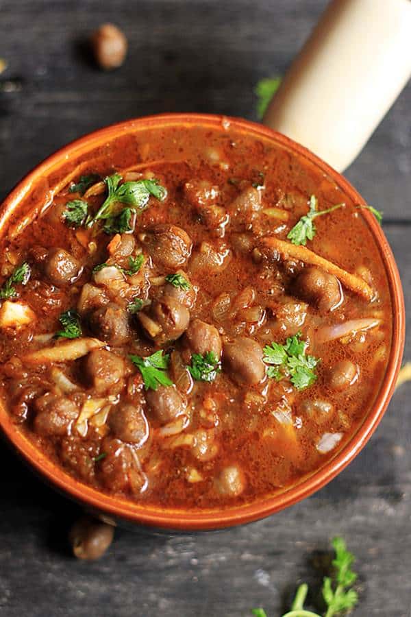 closeup shot of Punjabi Amritsari chole masala for kulcha