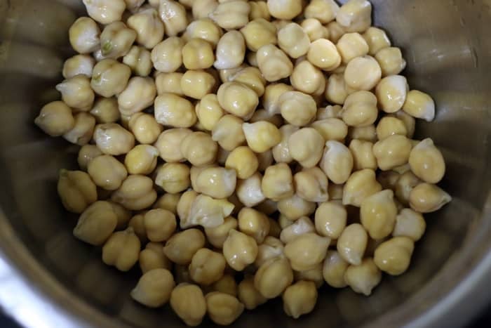 soaked and drained chickpeas ready to be cooked
