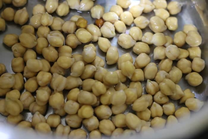 chickpeas added to pressure cooker