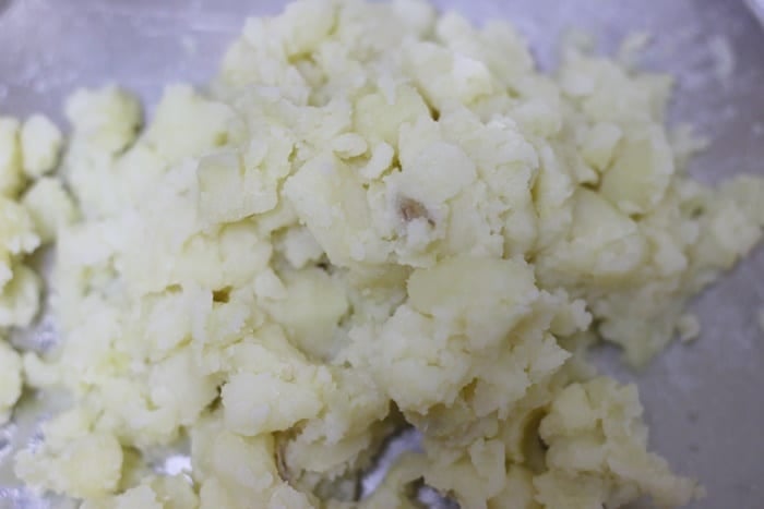 mashed potatoes and peas for samosa recipe