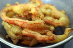 draining excess oil from fried vegetable tempura