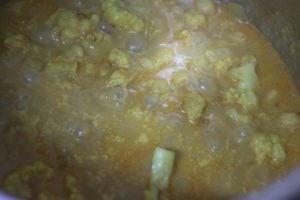 chickpea cauliflower curry recipe making