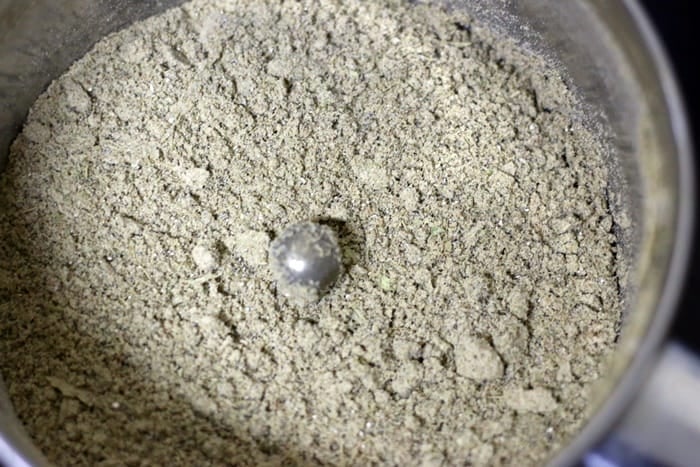 ground cardamom powder