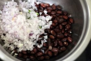 kidney beans and onions in a mixing bowl.