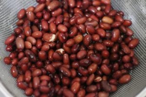 cooked kidney bean in a colander