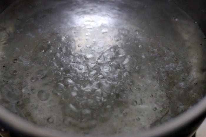 water rolling boil for cooking raw noodles